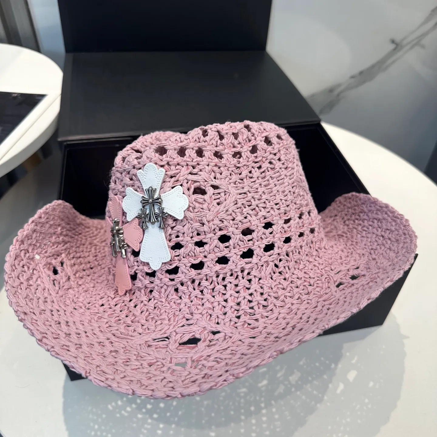 P76 Crow Heart Summer Beach Straw Hat 🔳 A must-have item in summer 🟡It has a great atmosphere when taking beach camping photos~ A straw hat with a great sense of design 📸Super release~ Shipping is not easy, so hurry up and get it while it is in stock!